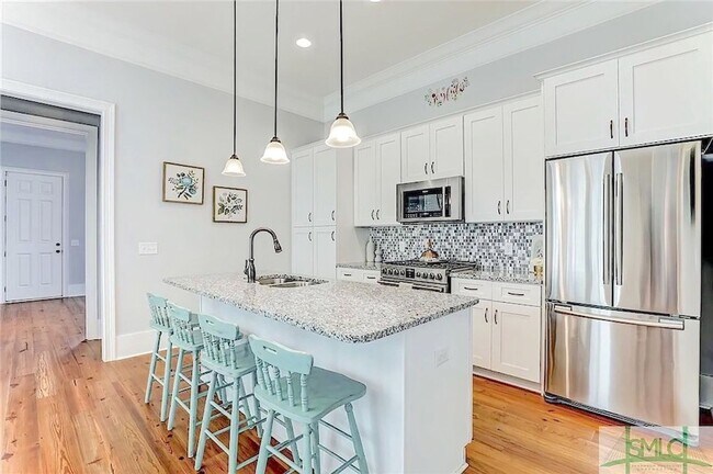 Building Photo - 4 BED | 2.5 BATH | PRIVATE OFF-STREET PARKING | OUTDOOR PATIO | WALK TO GARVIN HALL