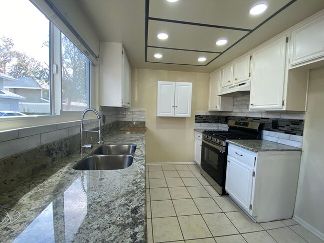 Building Photo - Two-Story 2-Bedroom Condo in North San Ber...