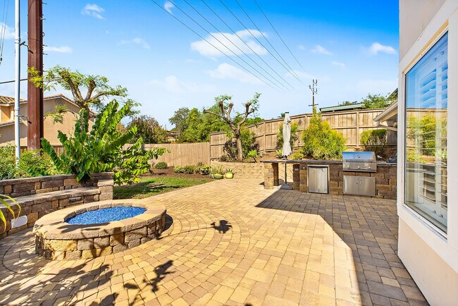 Building Photo - 1323 Greenway Rise