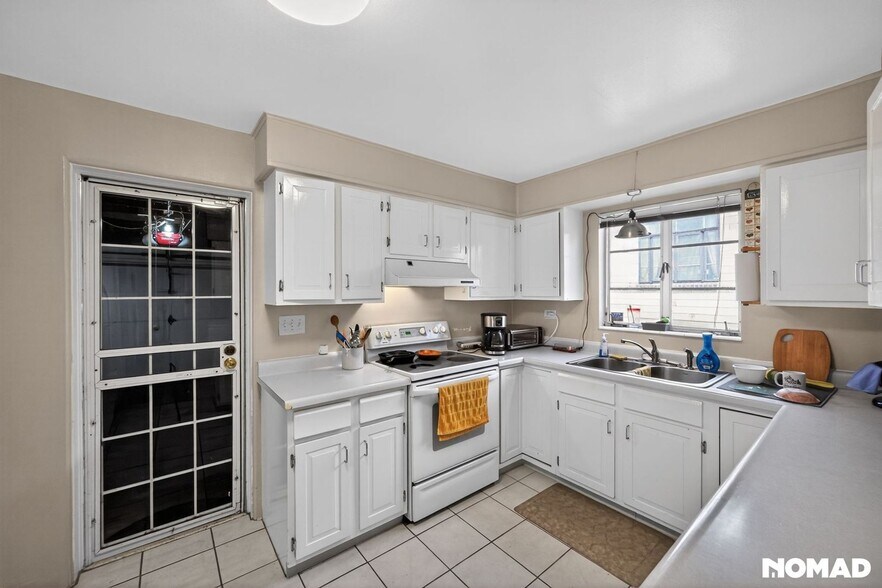 Building Photo - 6707 E 6th Ave