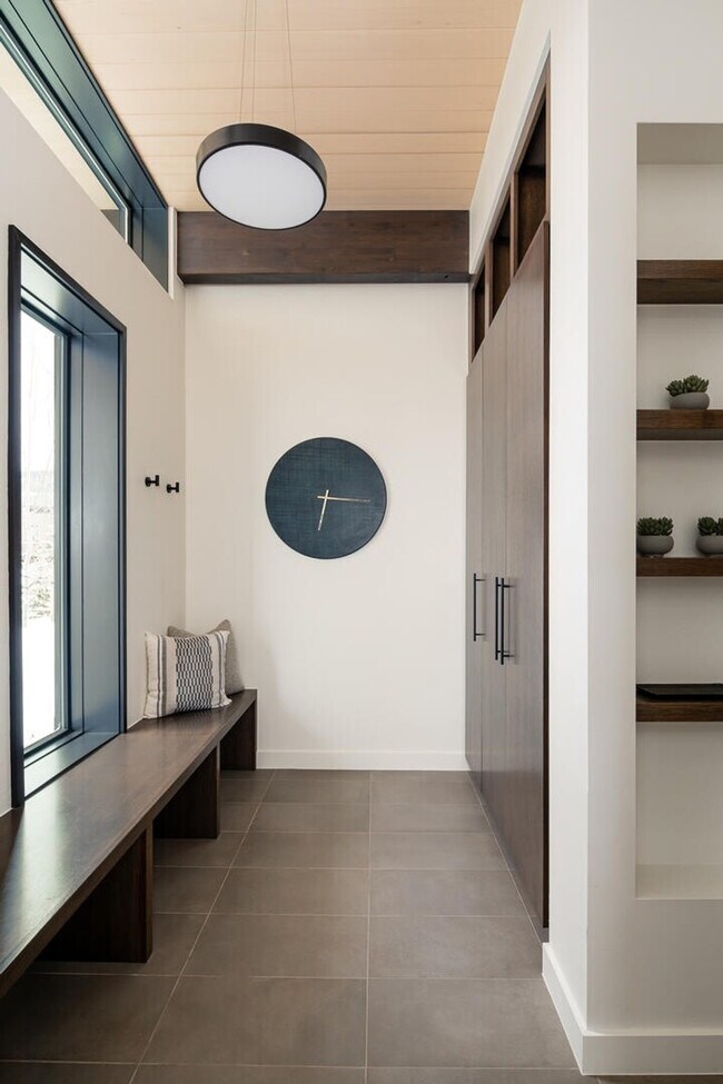 Building Photo - 5 Thistle Way