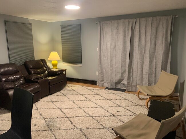 Building Photo - 8 Plaza Village Rd