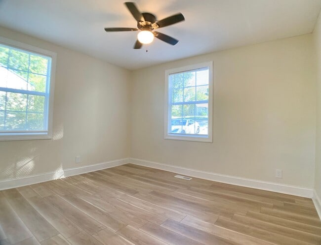 Building Photo - 47 Maple St