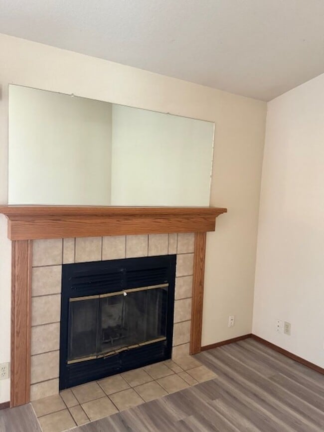 Building Photo - North Hilltop Home with 2 Car Garage