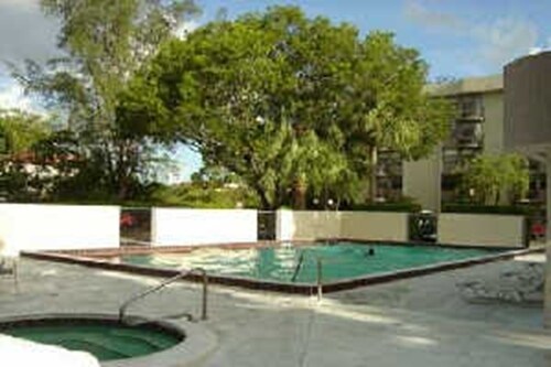 Building Photo - 2771 Riverside Dr
