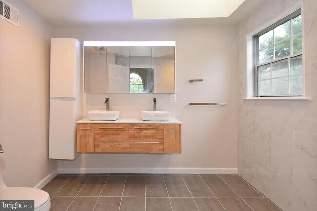Building Photo - 6008 Good Lion Ct