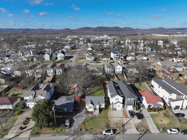 Building Photo - Sweet Cottage Charm with Updated Kitchen, Fenced Yard & Washer/Dryer Included