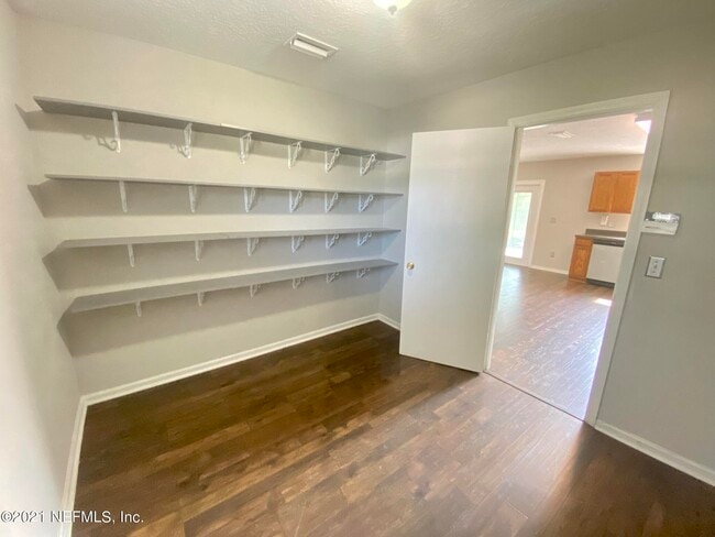 Building Photo - 7147 Newman Lake Ct