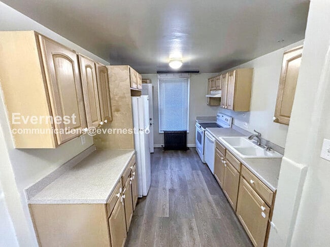 Building Photo - 3221 W 26th Ave