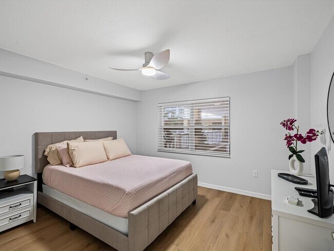 Building Photo - 6650 Sunset Way