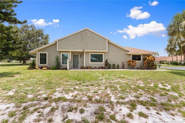 Building Photo - 1496 SE Colchester Cir