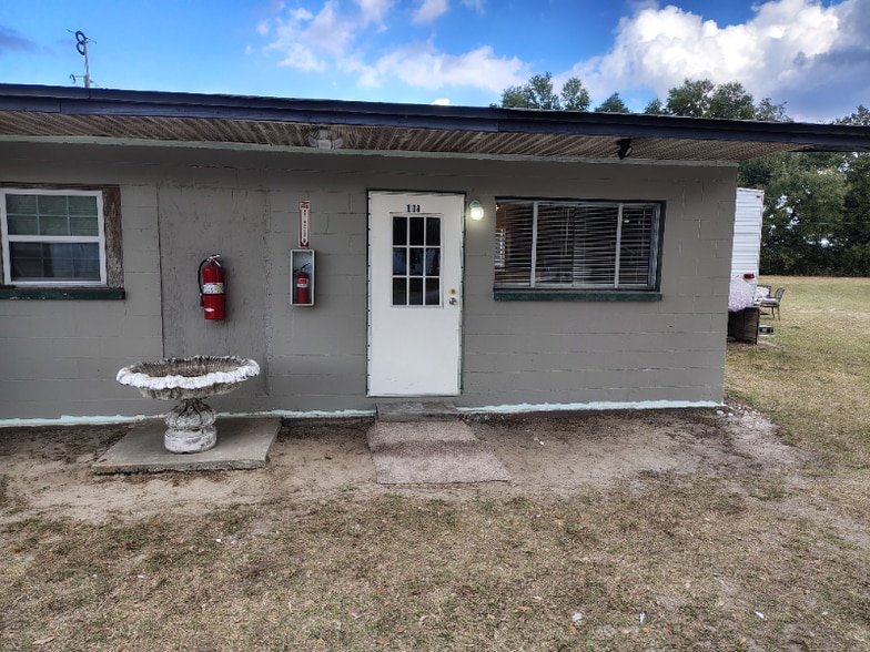 Building Photo - 183 SE Camelot Loop