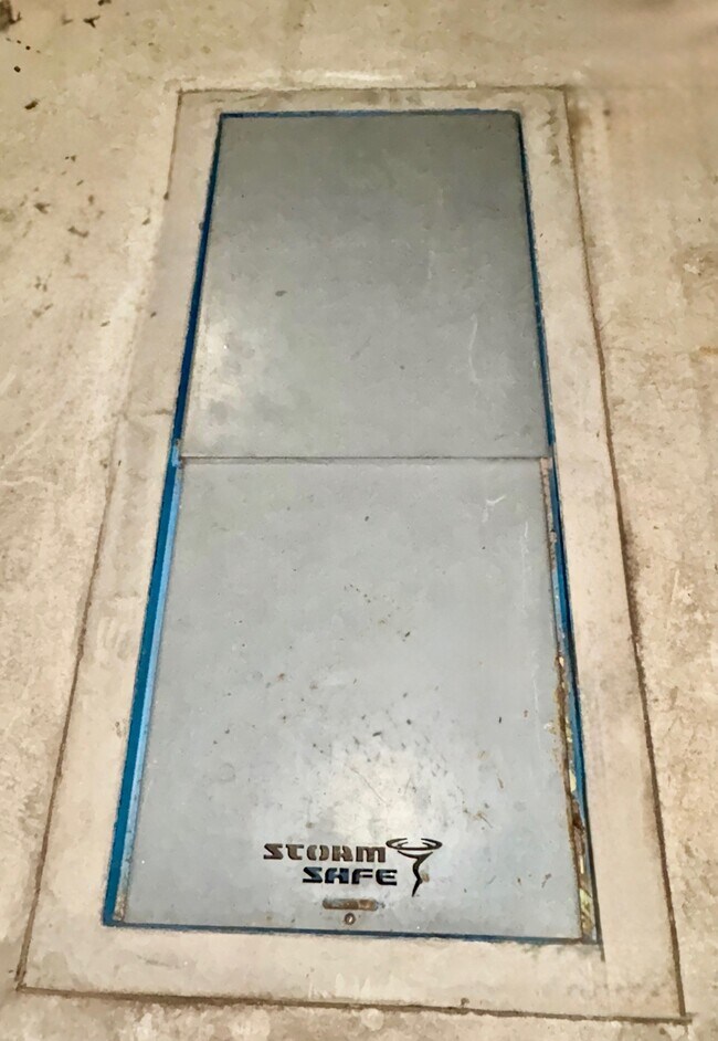 Building Photo - 806 Beaumont Square