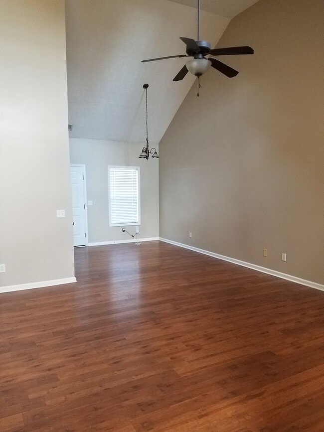 Building Photo - Carrollton City Living