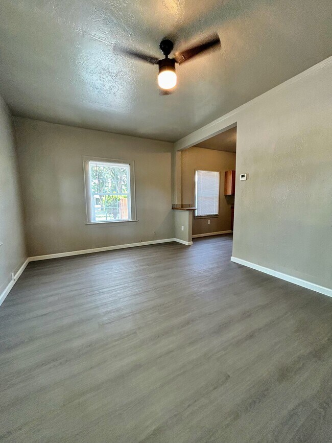 Building Photo - 573-583 Minaret Ave