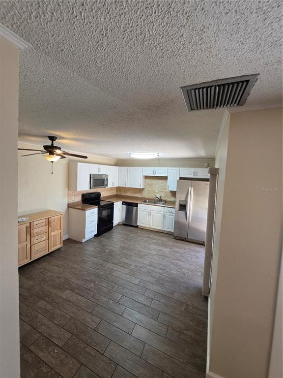 Building Photo - 3824 Saxon Dr