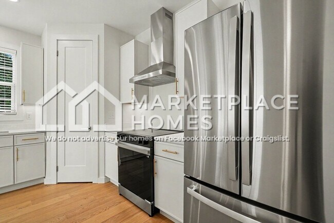Building Photo - 8 Taverly Dr