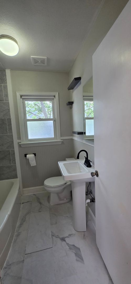 Building Photo - 2904 Plum Dr
