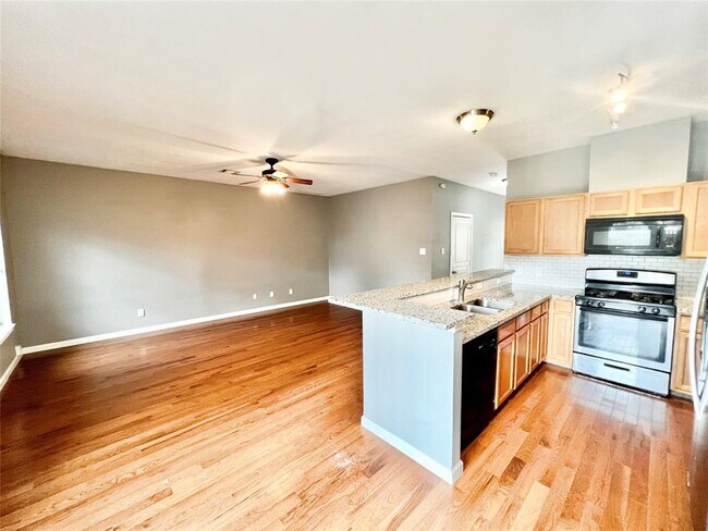 Building Photo - 8323 Greys Ln