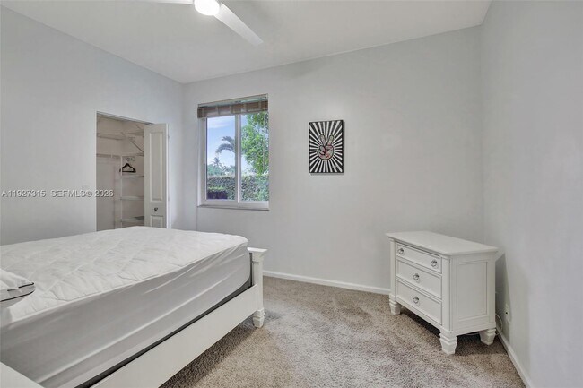 Building Photo - 2922 Medinah