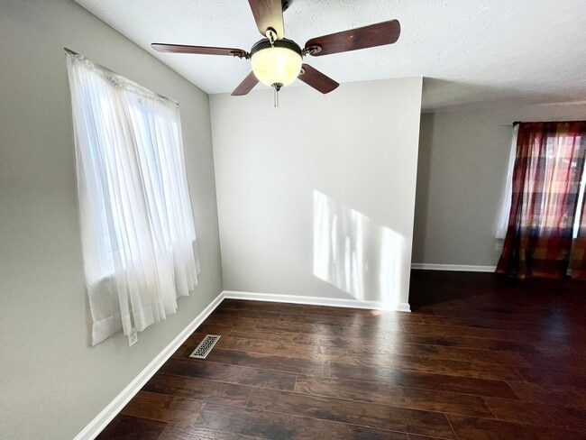 Building Photo - 3 Bed-1.5 Bath Condo In Avon Lake