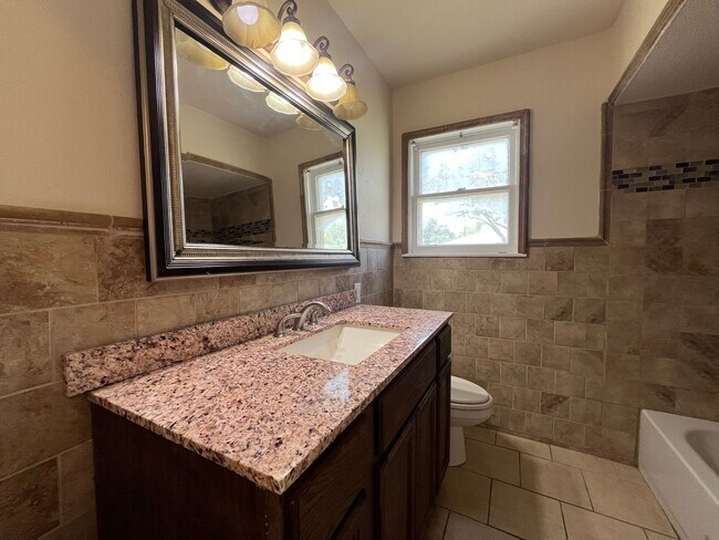 Building Photo - LINDALE PARK WITH EXTRA SQUARE FOOTAGE!!