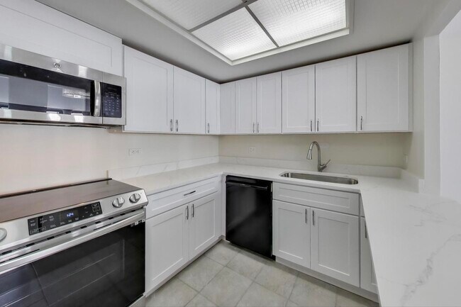 Building Photo - 155 N Harbor Dr