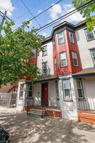 Building Photo - 305 E 9th St