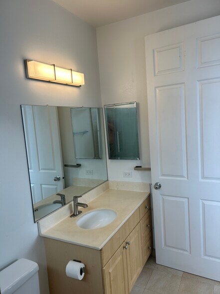 Master Bath Vanity - 75-6009 Alii Dr