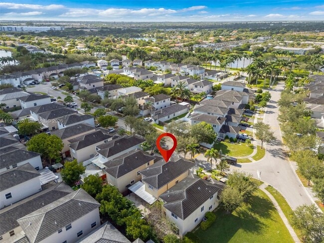 Building Photo - 239 SE 31st Terrace