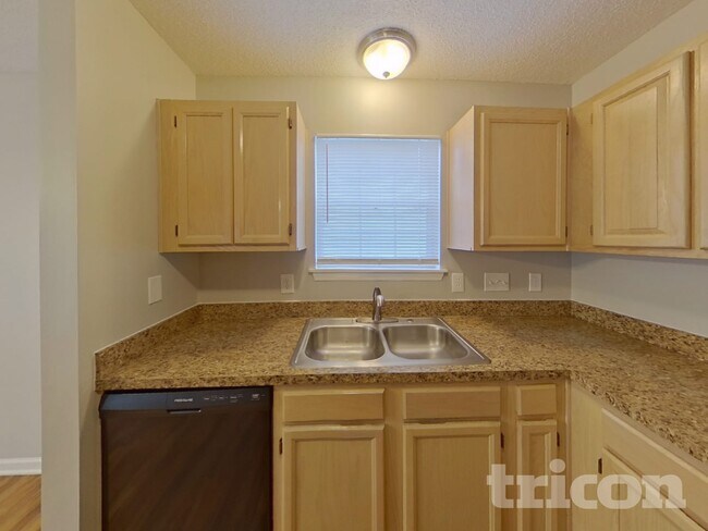 Building Photo - 8523 Lockerbie Ln