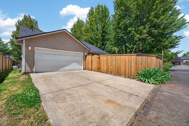 Building Photo - Beautiful Single-Level Home with Private Backyard