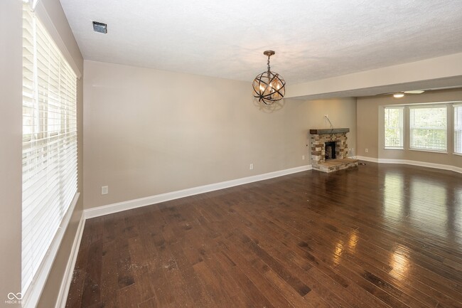 Building Photo - 2410 Silver Ct