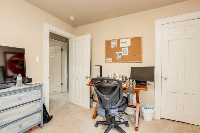 Building Photo - Renovated and Roomy 3 Bedroom Home in the ...