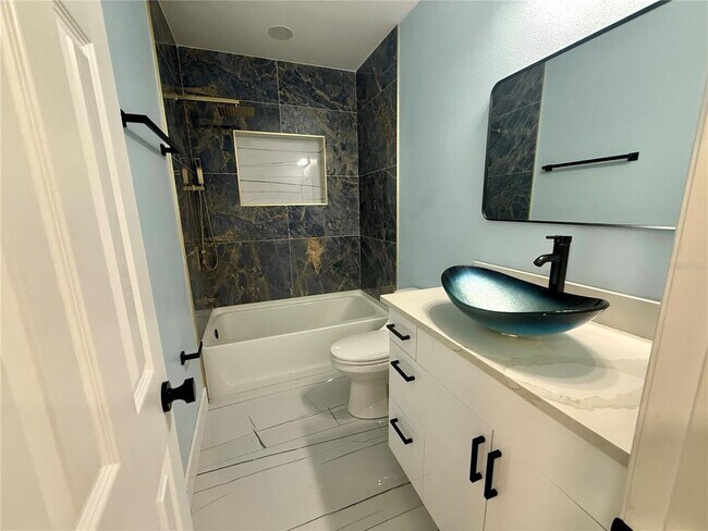 Building Photo - 139 Mayfair Cir