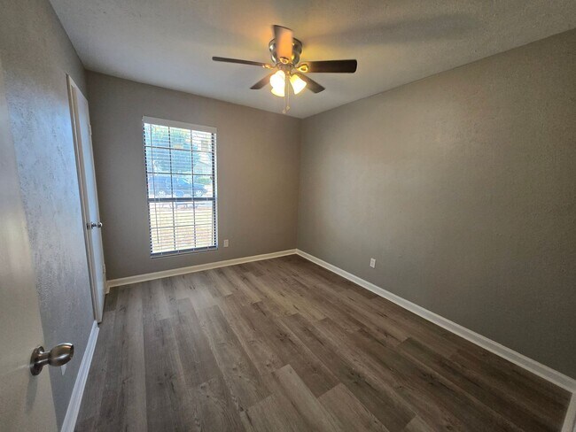 Building Photo - 1801 Archery Ln