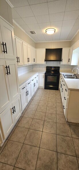 Building Photo - 2270 Hammock Rd