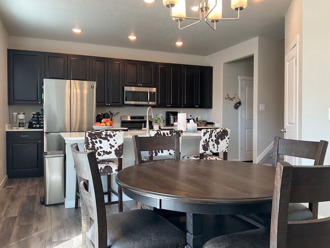 Building Photo - Fabulous 2 Story in The Trails At Aspen Ridge