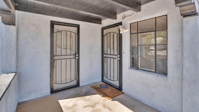 Building Photo - 205 Harvard Dr SE