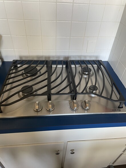 2022 Gas stove top - 711 7th Ave
