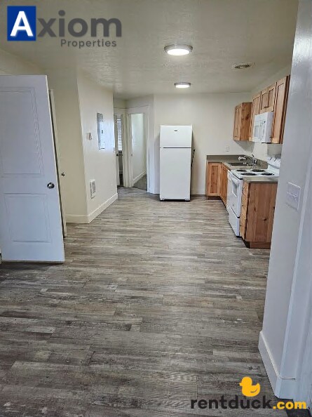 Building Photo - 1942 Brock-3