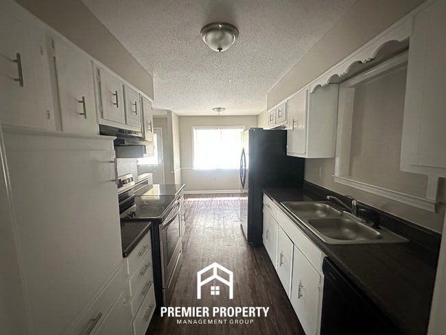 Building Photo - Beautiful 3BR/2BA Bartlett Cove | 1,668 Sq Ft, Brick Fireplace & Dual Dining Areas