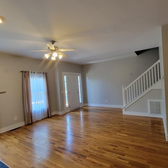 Building Photo - 1111 Surrey Ln