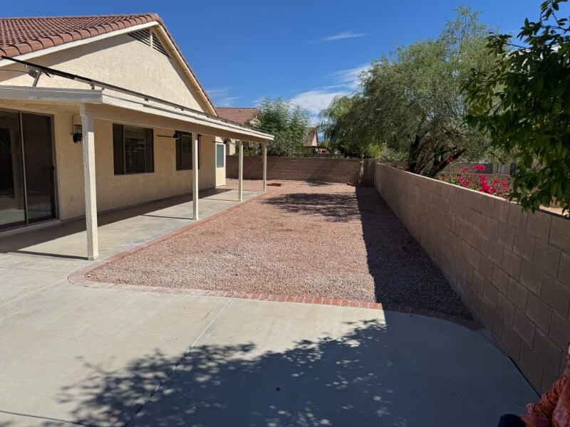 Building Photo - 8628 Esselmont Dr E