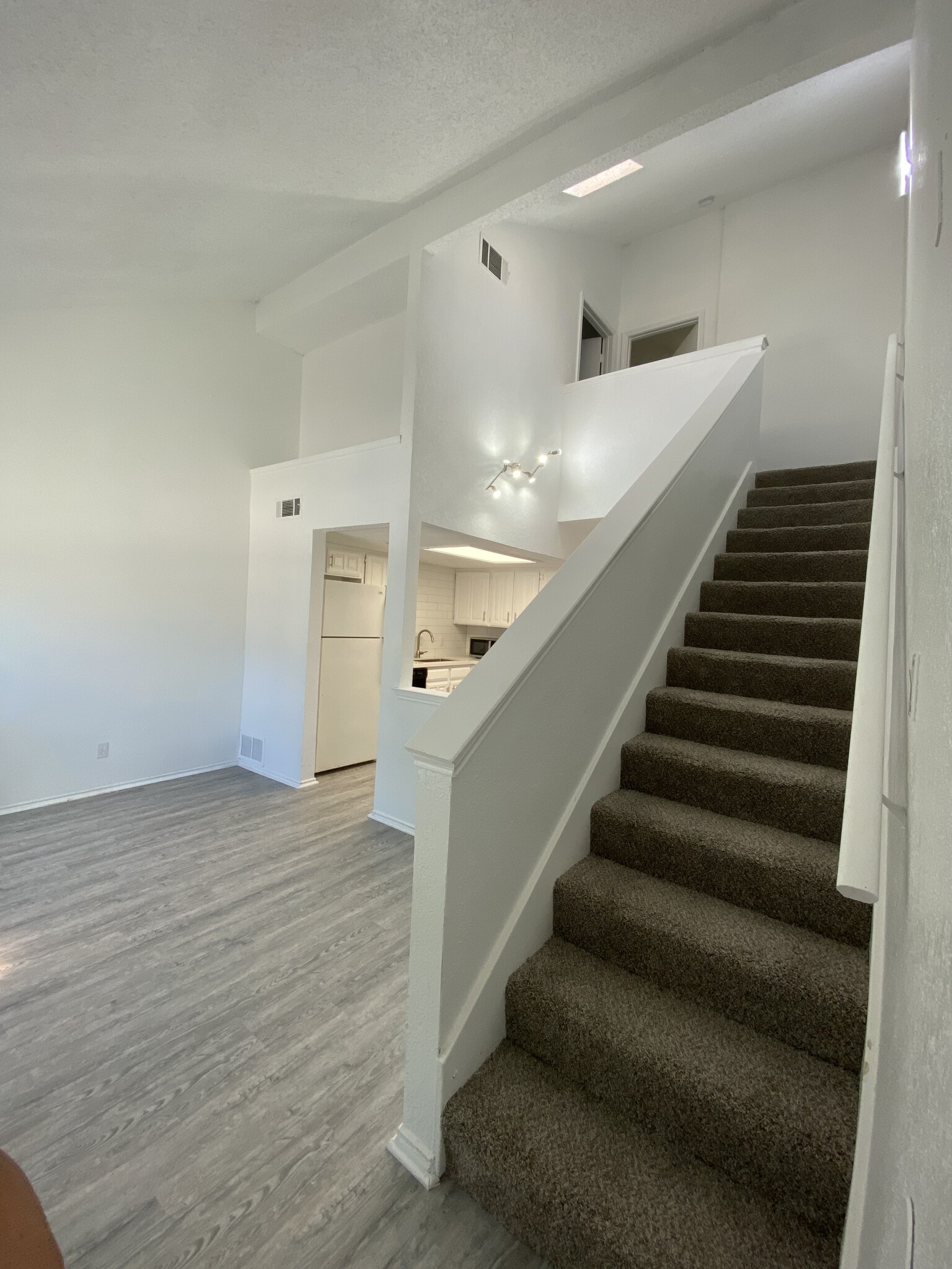 Building Photo - 311 Kings Way Dr