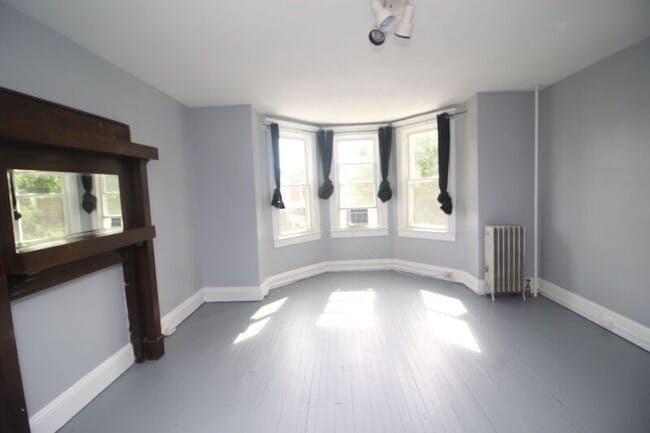 Building Photo - 3010 Guilford Ave