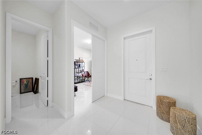 Building Photo - 5043 Ofanto Ln