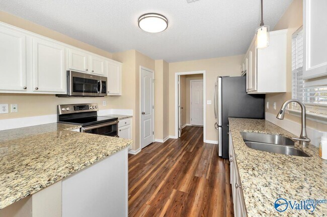 Building Photo - 247 De Jan Rd