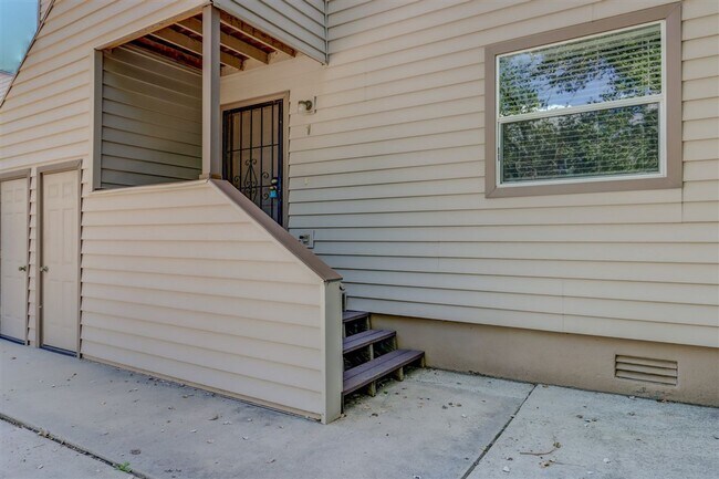 Building Photo - 325 S Virginia St