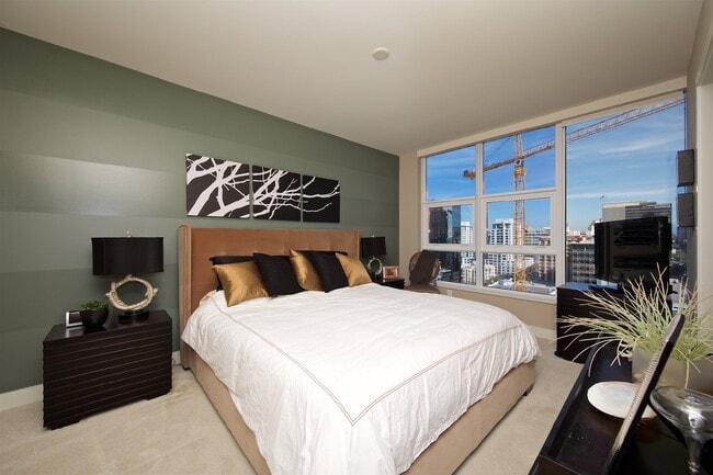 Building Photo - Ultimate Luxury Living: Fully Furnished Co...